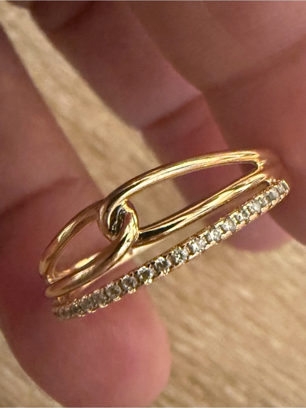 Elegant Gold Linked Ring with Pavé Crystals - Gold